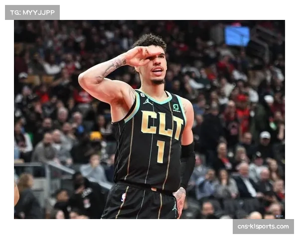 黄蜂转换进攻提速抓住对手失误 三球鲍尔长传发动快攻能力分析